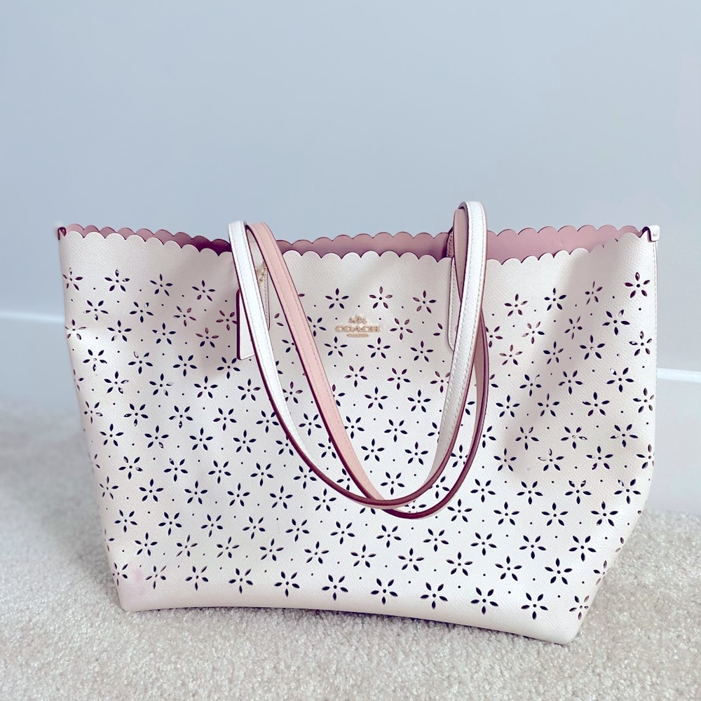 COACH White Bone shimmer leather shoulder tote